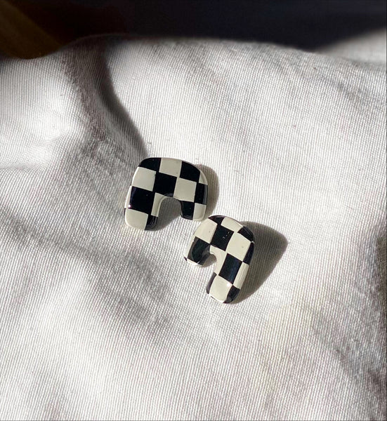 arch checkered studs